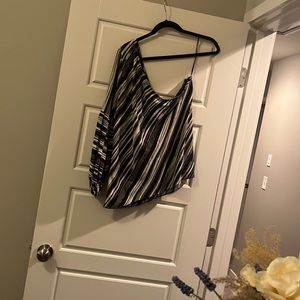 HALSTON ONE SHOULDER TOP